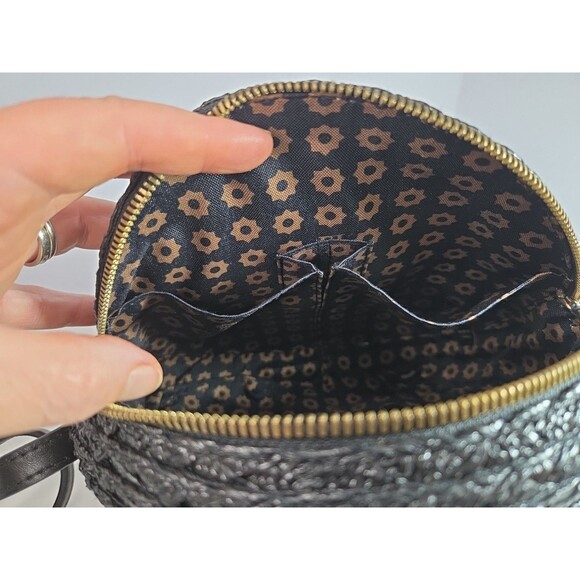 Eric Javits Canteen Style Black Woven Shoulder Bag w/Feather Details 9" Across - Picture 12 of 14